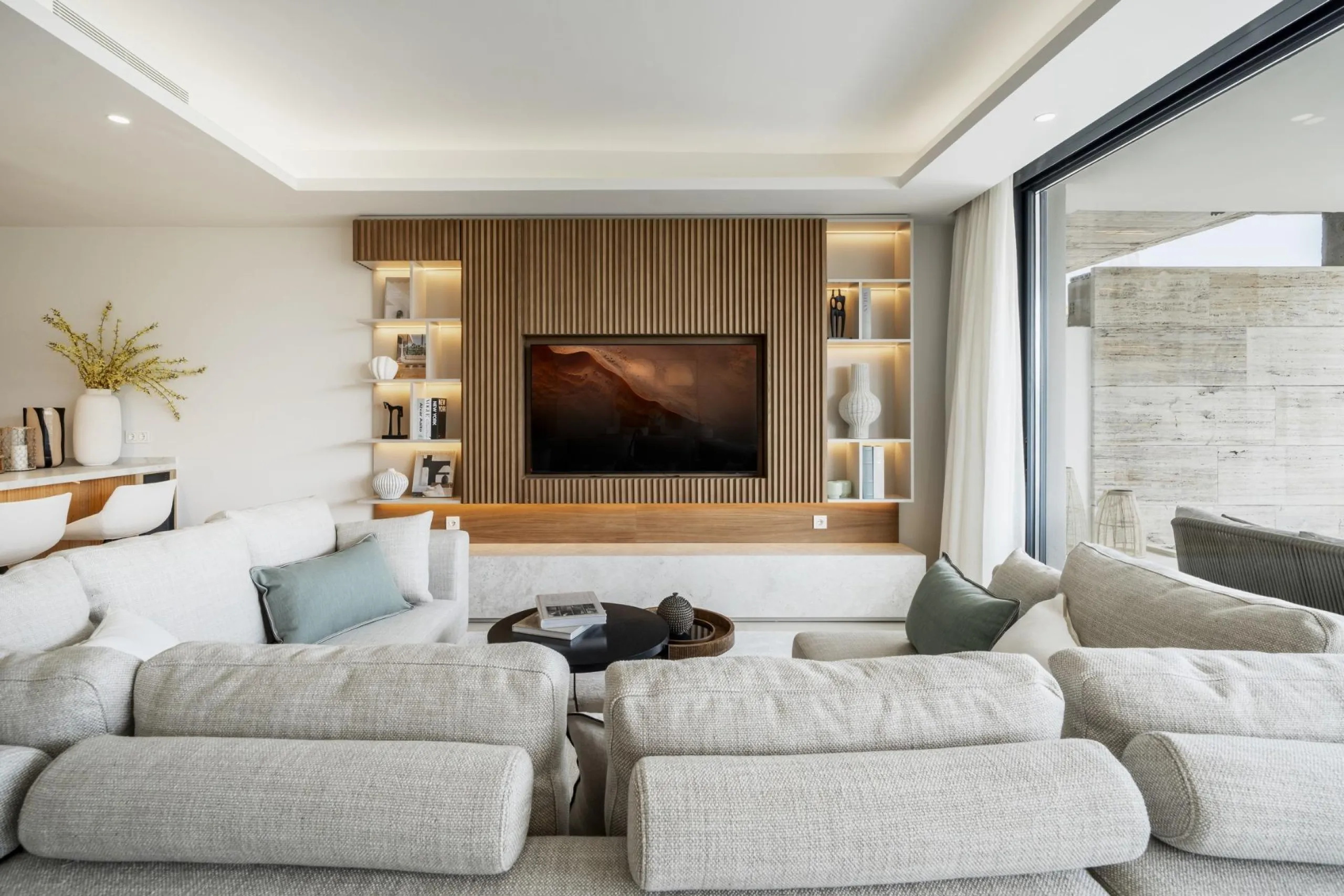 Exclusive New Residential in Aloha Golf, Nueva Andalucía Marbella& & Luxury Living in the Heart of Nueva Andalucía& Discover this exclusive new residential development in Aloha Golf, one of the most prestigious areas of Nueva Andalucía, Marbella.