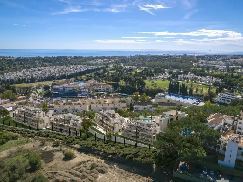 Exclusive New Residential in Aloha Golf, Nueva Andalucía Marbella& & Luxury Living in the Heart of Nueva Andalucía& Discover this exclusive new residential development in Aloha Golf, one of the most prestigious areas of Nueva Andalucía, Marbella.