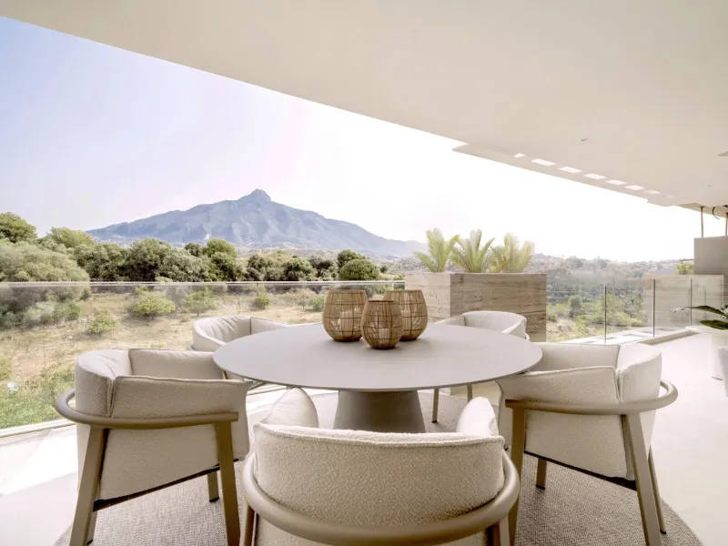 Exclusive New Residential in Aloha Golf, Nueva Andalucía Marbella& & Luxury Living in the Heart of Nueva Andalucía& Discover this exclusive new residential development in Aloha Golf, one of the most prestigious areas of Nueva Andalucía, Marbella.