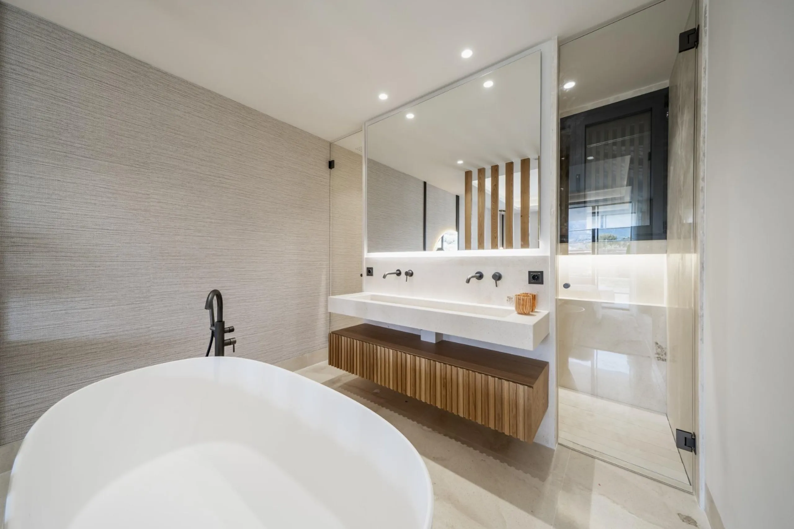 Exclusive New Residential in Aloha Golf, Nueva Andalucía Marbella& & Luxury Living in the Heart of Nueva Andalucía& Discover this exclusive new residential development in Aloha Golf, one of the most prestigious areas of Nueva Andalucía, Marbella.