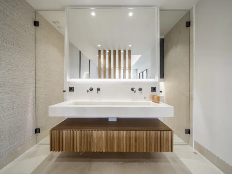 Exclusive New Residential in Aloha Golf, Nueva Andalucía Marbella& & Luxury Living in the Heart of Nueva Andalucía& Discover this exclusive new residential development in Aloha Golf, one of the most prestigious areas of Nueva Andalucía, Marbella.
