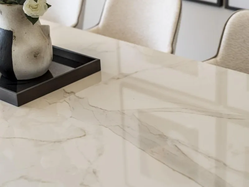 Exclusive New Residential in Aloha Golf, Nueva Andalucía Marbella& & Luxury Living in the Heart of Nueva Andalucía& Discover this exclusive new residential development in Aloha Golf, one of the most prestigious areas of Nueva Andalucía, Marbella.