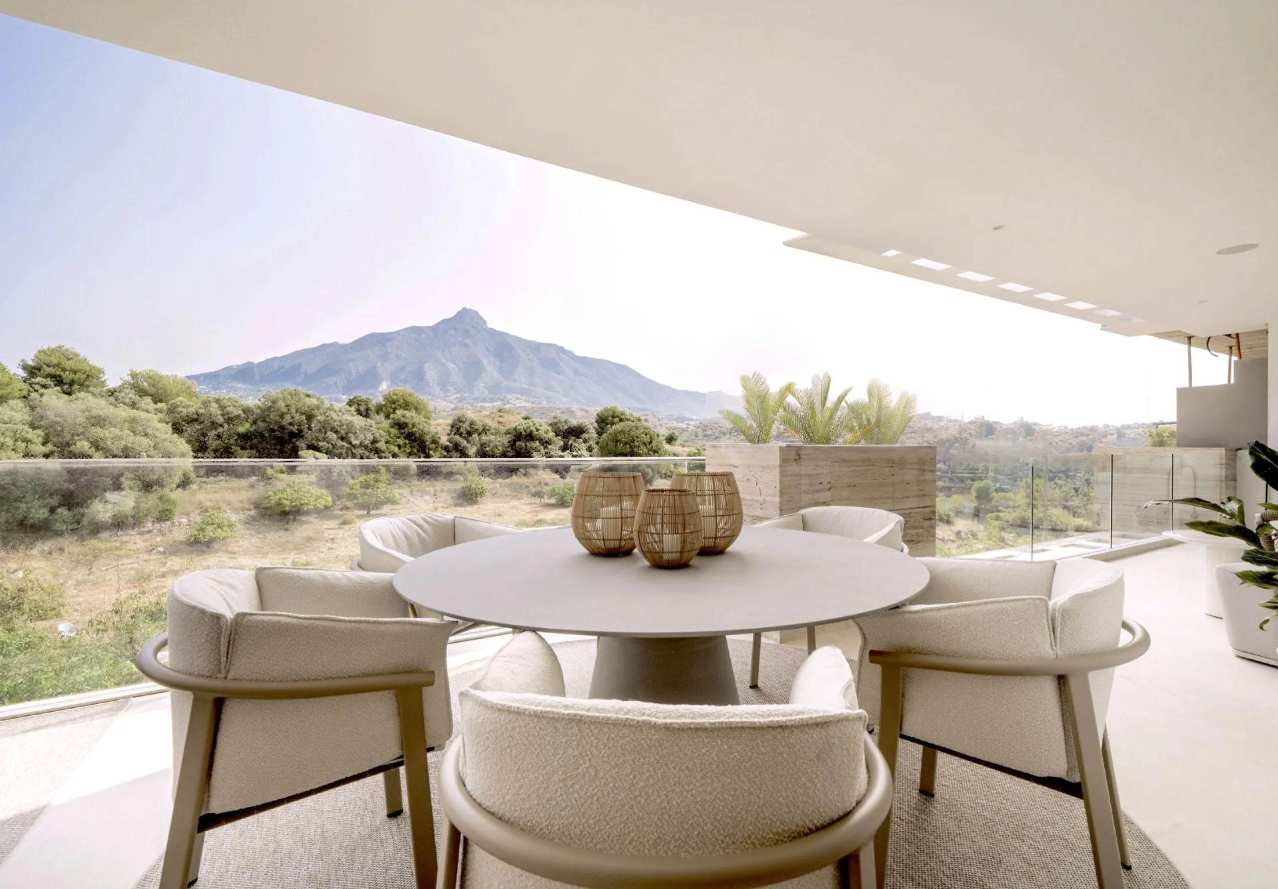 Exclusive New Residential in Aloha Golf, Nueva Andalucía Marbella& & Luxury Living in the Heart of Nueva Andalucía& Discover this exclusive new residential development in Aloha Golf, one of the most prestigious areas of Nueva Andalucía, Marbella.
