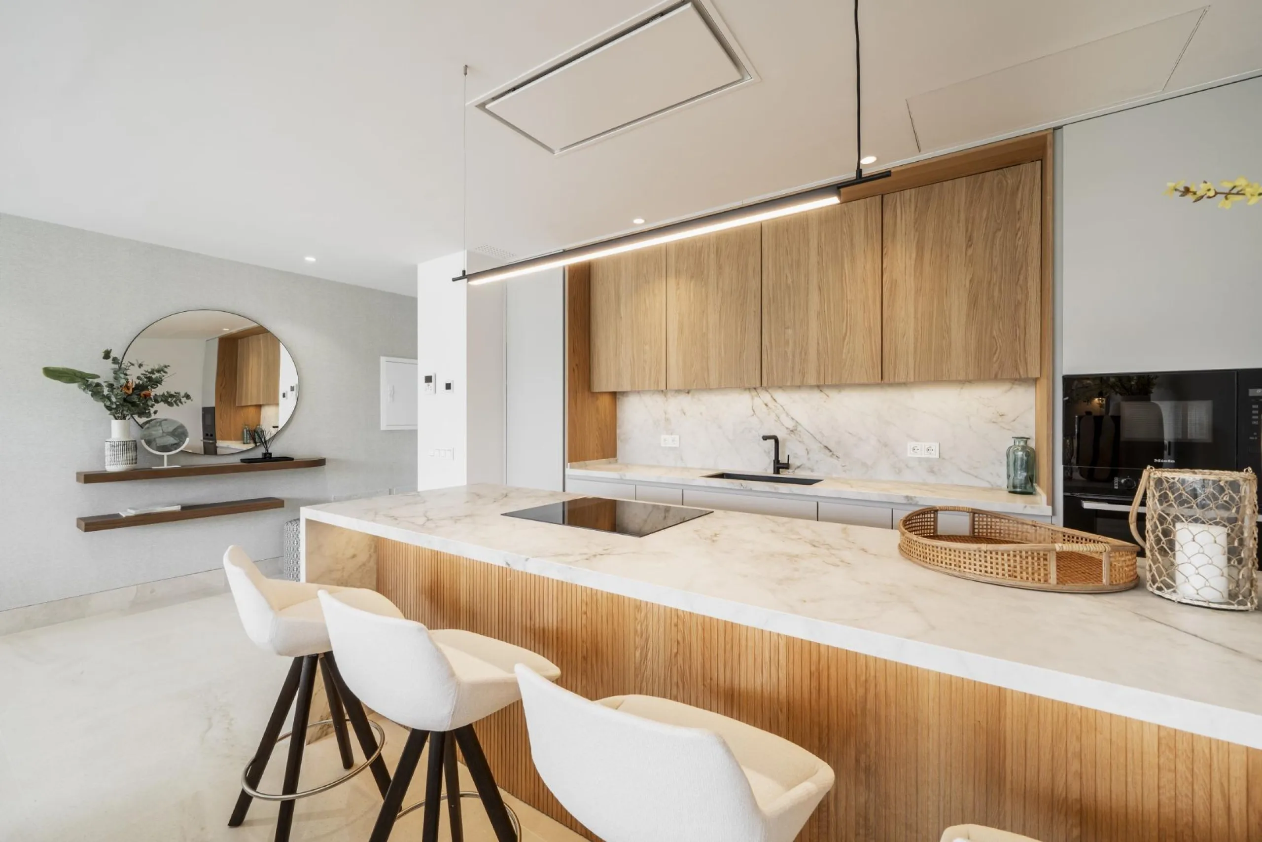 Exclusive New Residential in Aloha Golf, Nueva Andalucía Marbella& & Luxury Living in the Heart of Nueva Andalucía& Discover this exclusive new residential development in Aloha Golf, one of the most prestigious areas of Nueva Andalucía, Marbella.