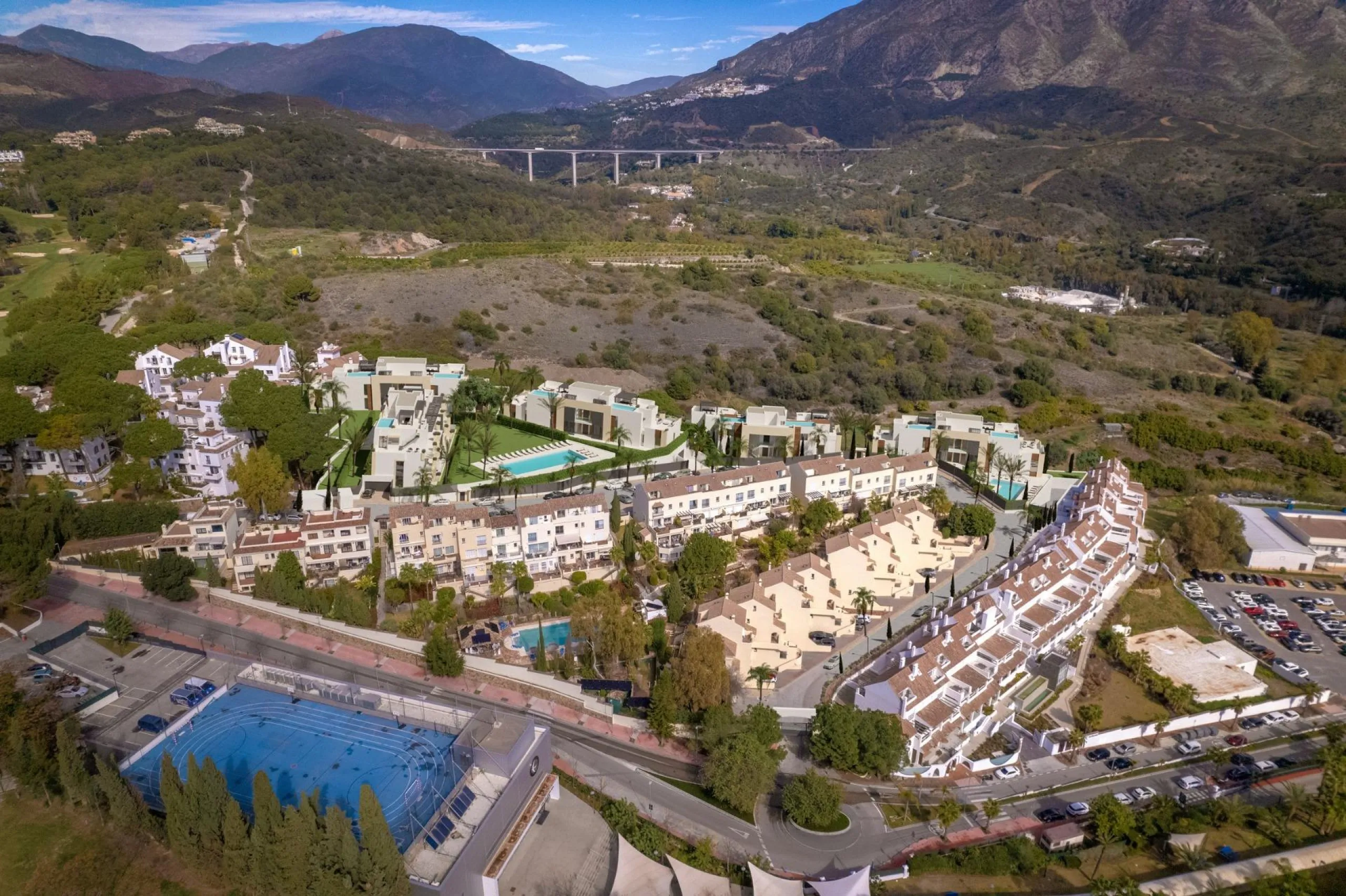 Exclusive New Residential in Aloha Golf, Nueva Andalucía Marbella& & Luxury Living in the Heart of Nueva Andalucía& Discover this exclusive new residential development in Aloha Golf, one of the most prestigious areas of Nueva Andalucía, Marbella.