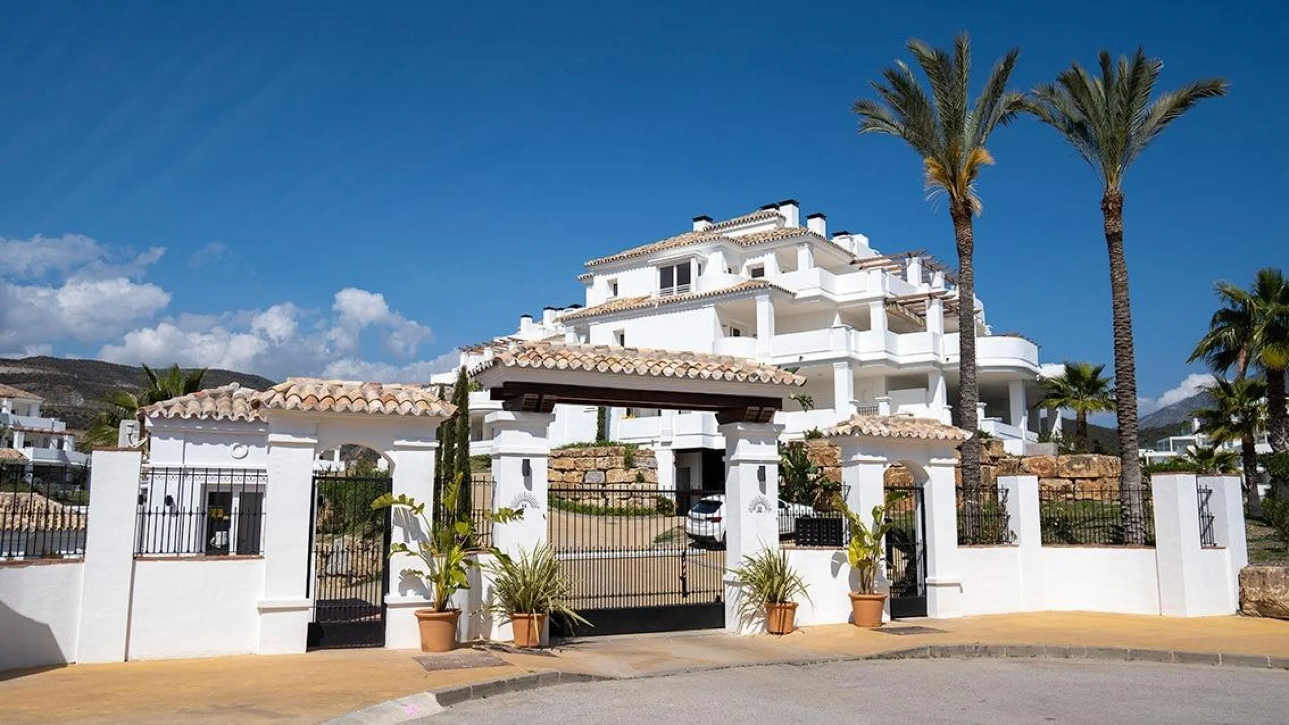 Exclusive New Residential in Nueva Andalucía, Marbella& & Contemporary Living in the Heart of Marbella& This exclusive Turn Key residential complex in Nueva Andalucía has been designed with a contemporary and elegant style, offering comfort, qual