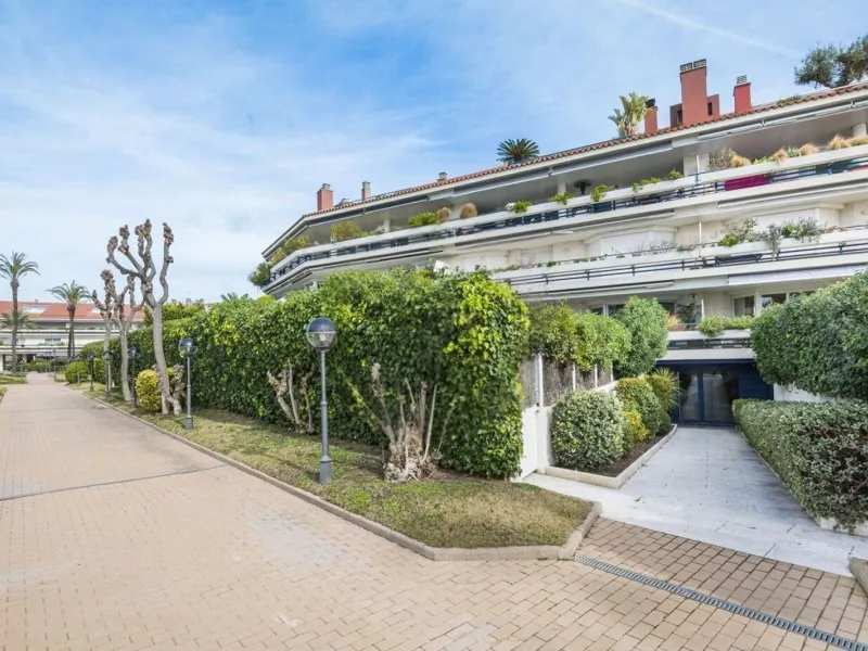 Dúplex exclusivo frente al mar en Terramar, Sitges