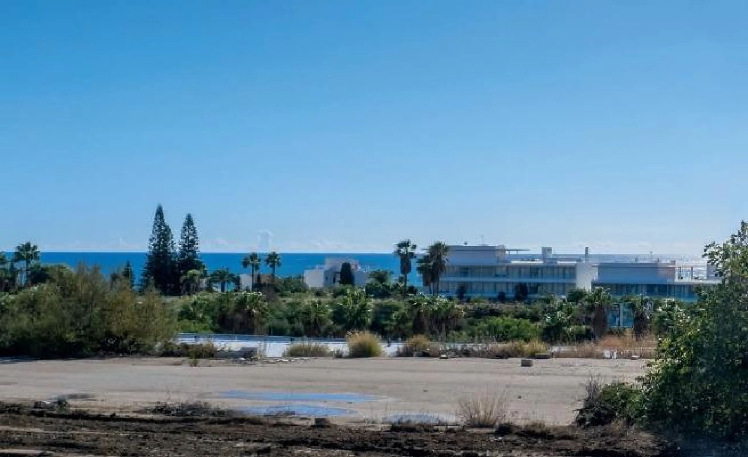 NEW BUILD RESIDENTIAL COMPLEX IN ESTEPONA& & New Build residential complex of 2 and 3 bedroom apartments located in Estepona where you will enjoy stunning sea views.& & The development is made up of 3 three-storey blocks with:& · Ground flo