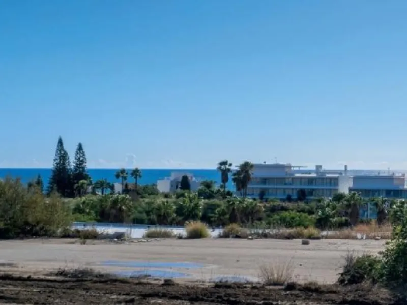 NEW BUILD RESIDENTIAL COMPLEX IN ESTEPONA& & New Build residential complex of 2 and 3 bedroom apartments located in Estepona where you will enjoy stunning sea views.& & The development is made up of 3 three-storey blocks with:& · Ground flo