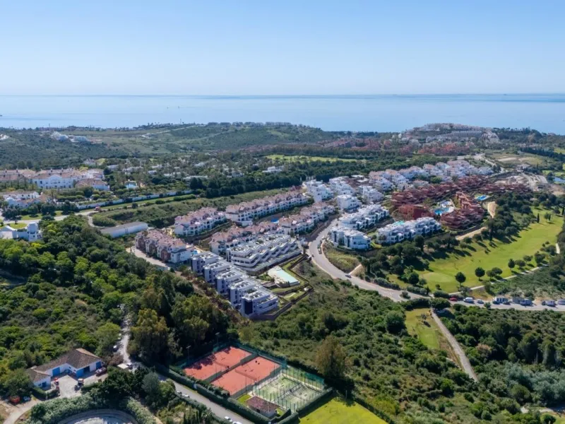 Luxury Golf Resort with Sea Views in Casares, Costa del Sol& & Prime Location Between Casares and Estepona& This new residential development in Casares Golf offers the perfect combination of tranquility, sea views, and a privileged lifestyle on t