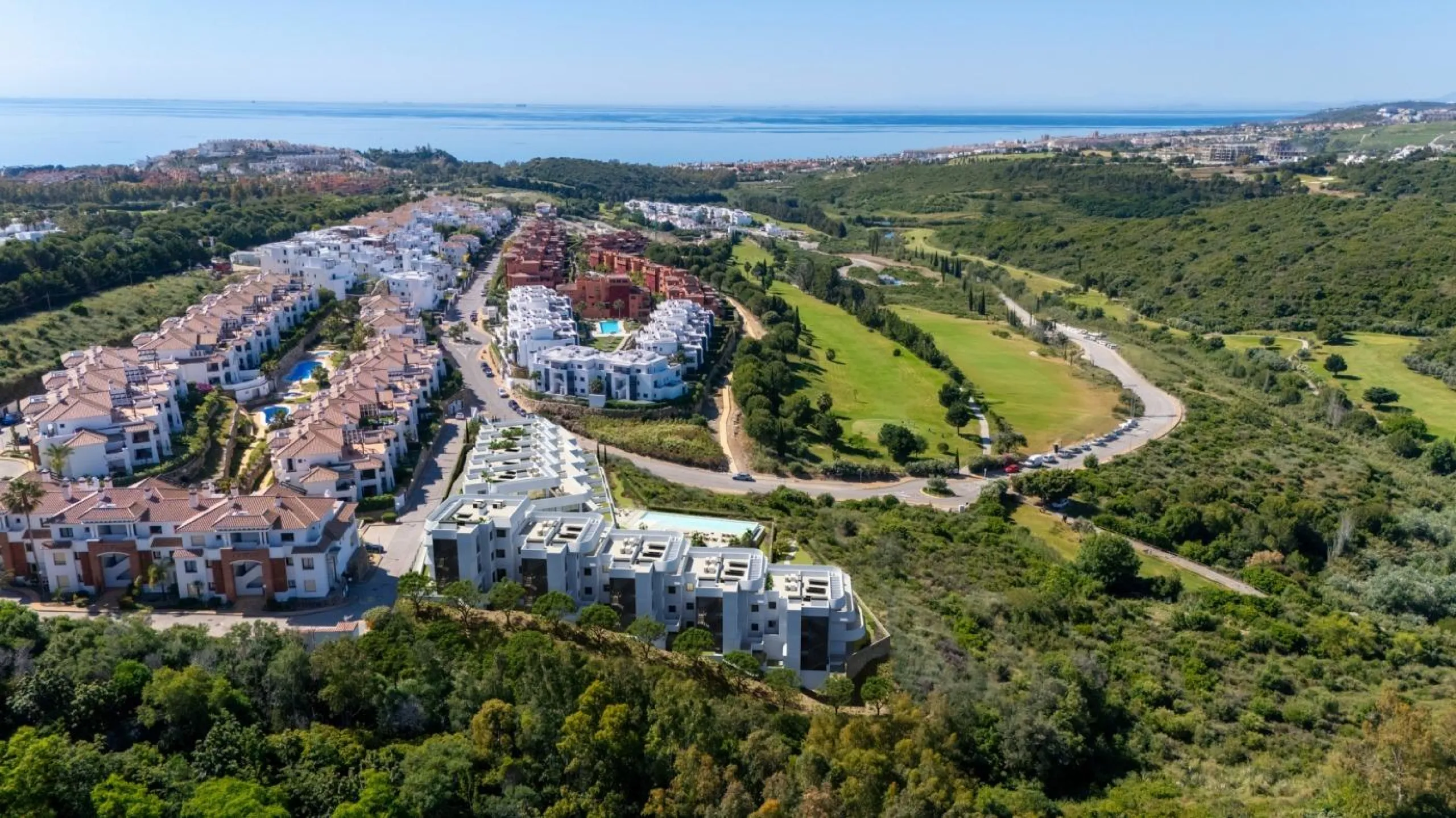 Luxury Golf Resort with Sea Views in Casares, Costa del Sol& & Prime Location Between Casares and Estepona& This new residential development in Casares Golf offers the perfect combination of tranquility, sea views, and a privileged lifestyle on t