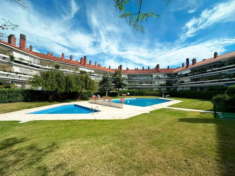 Apartamento elegante con terrazas en Terramar, Sitges