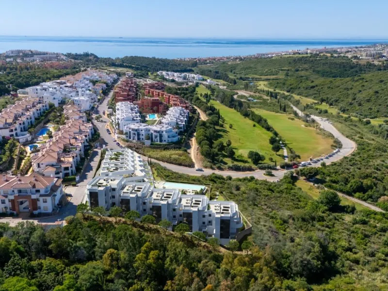 Luxury Golf Resort with Sea Views in Casares, Costa del Sol& & Prime Location Between Casares and Estepona& This new residential development in Casares Golf offers the perfect combination of tranquility, sea views, and a privileged lifestyle on t