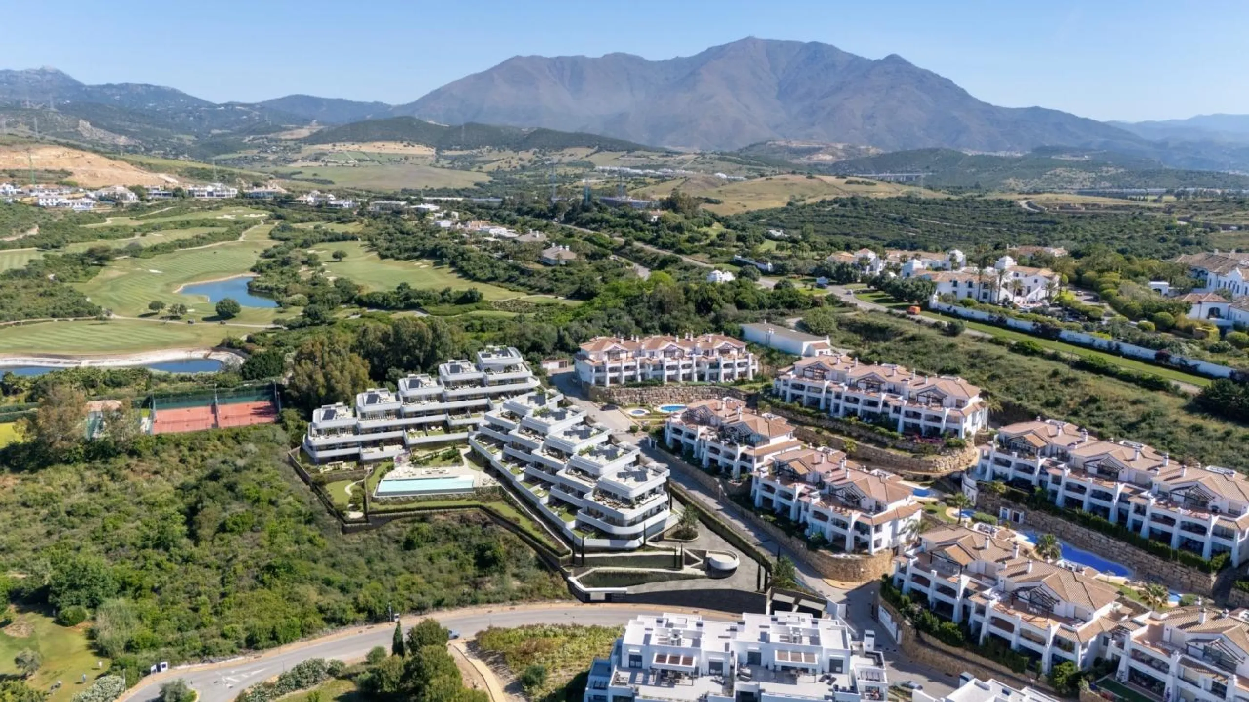 Luxury Golf Resort with Sea Views in Casares, Costa del Sol& & Prime Location Between Casares and Estepona& This new residential development in Casares Golf offers the perfect combination of tranquility, sea views, and a privileged lifestyle on t