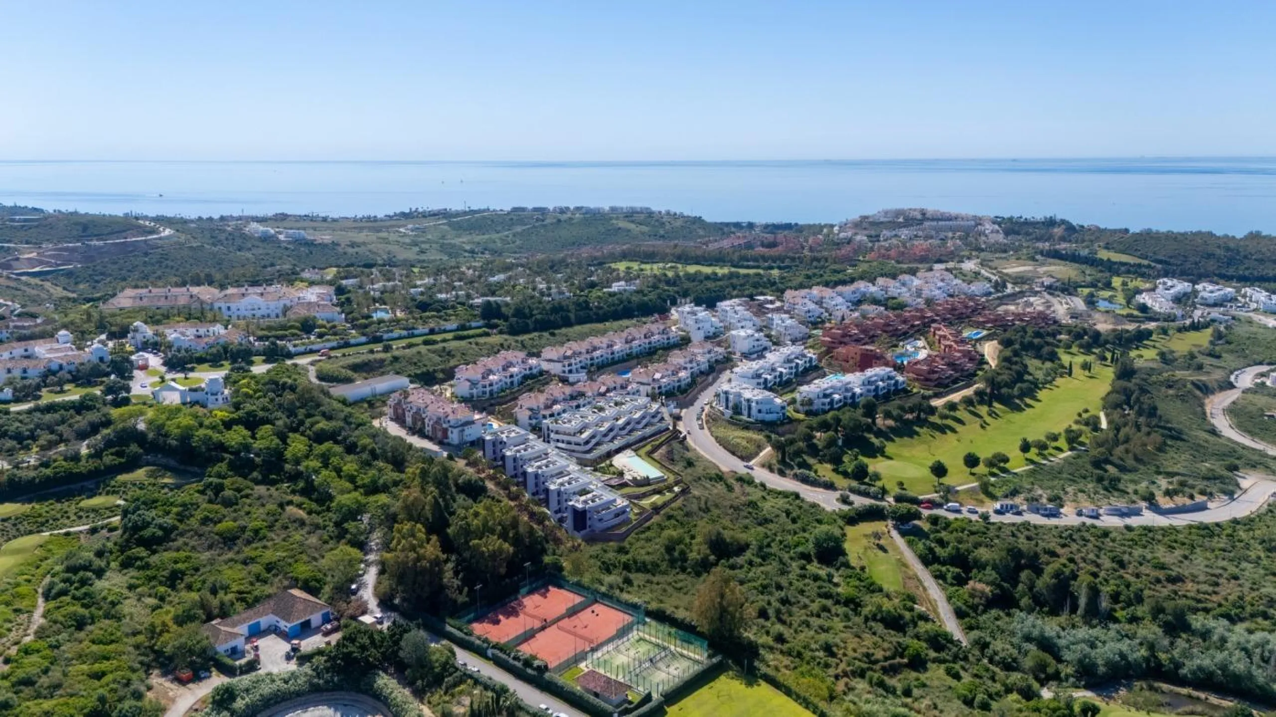 Luxury Golf Resort with Sea Views in Casares, Costa del Sol& & Prime Location Between Casares and Estepona& This new residential development in Casares Golf offers the perfect combination of tranquility, sea views, and a privileged lifestyle on t