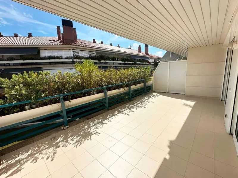 Apartamento elegante con terrazas en Terramar, Sitges