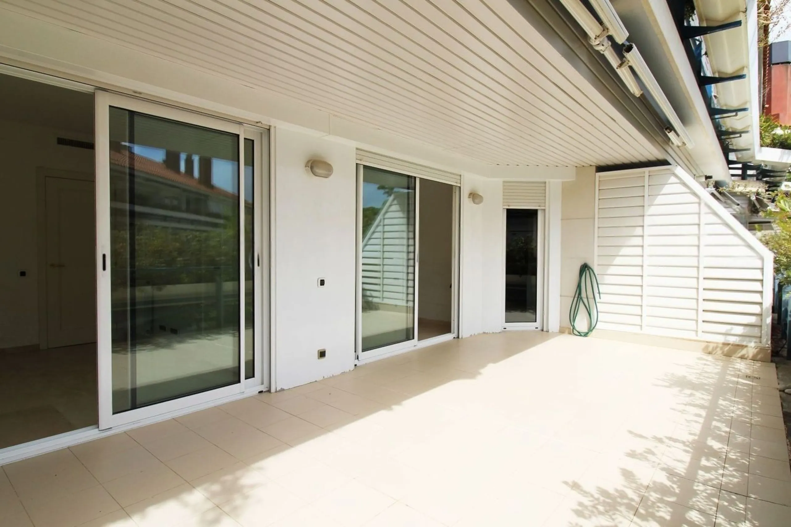 Apartamento elegante con terrazas en Terramar, Sitges