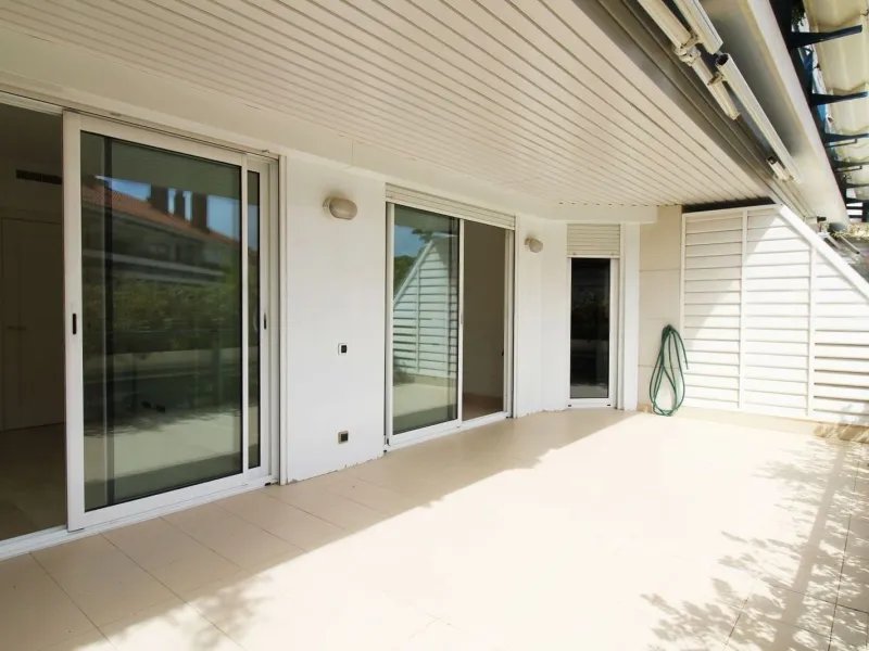 Apartamento elegante con terrazas en Terramar, Sitges