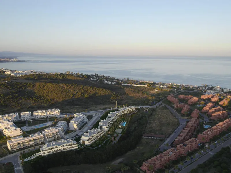 NEW BUILD RESIDENTIAL COMPLEX IN ESTEPONA& & New Build residential complex located in Estepona where you will find much more than just a house: you will find a beautiful garden where you can extend your home. & The complex is made up of 106 multi