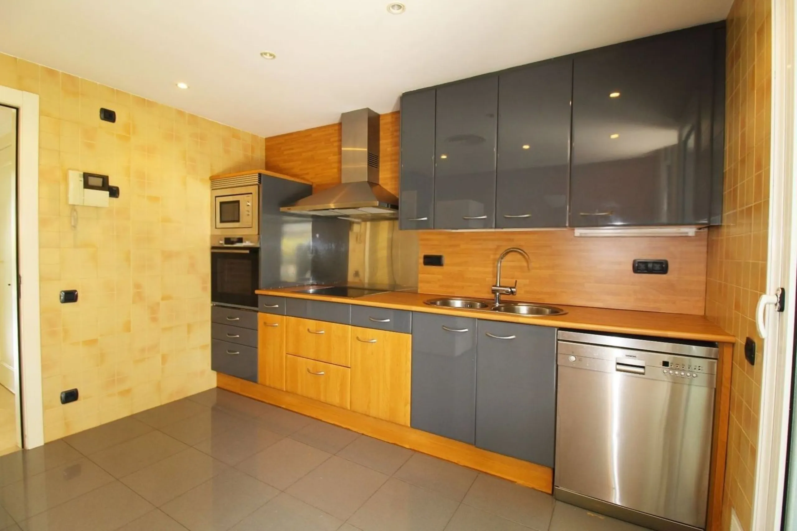 Apartamento elegante con terrazas en Terramar, Sitges