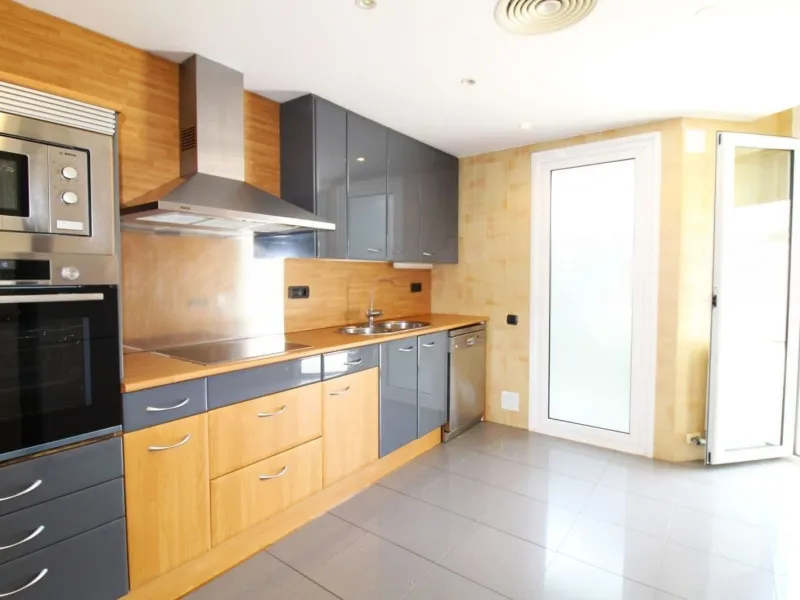 Apartamento elegante con terrazas en Terramar, Sitges