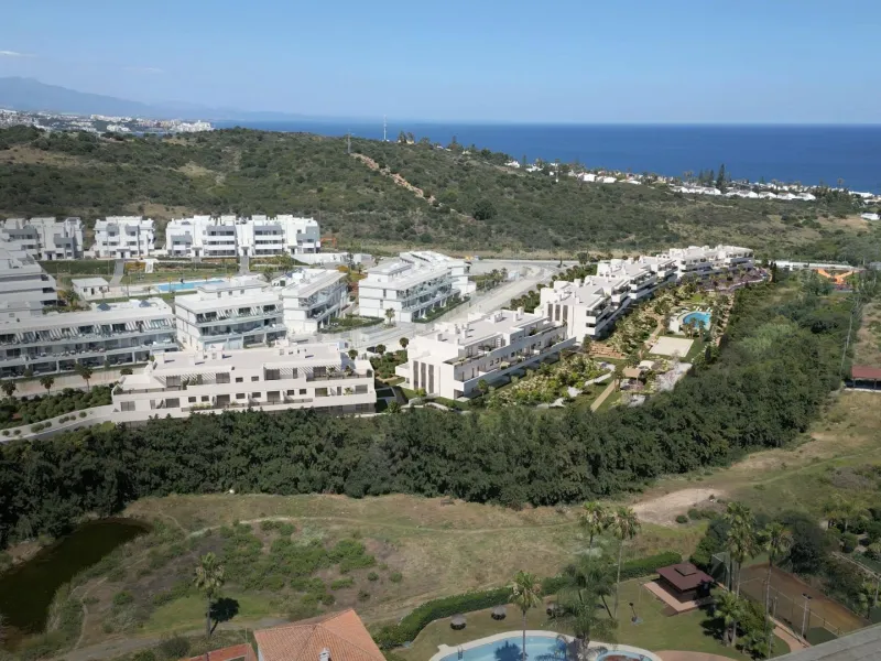 NEW BUILD RESIDENTIAL COMPLEX IN ESTEPONA& & New Build residential complex located in Estepona where you will find much more than just a house: you will find a beautiful garden where you can extend your home. & The complex is made up of 106 multi