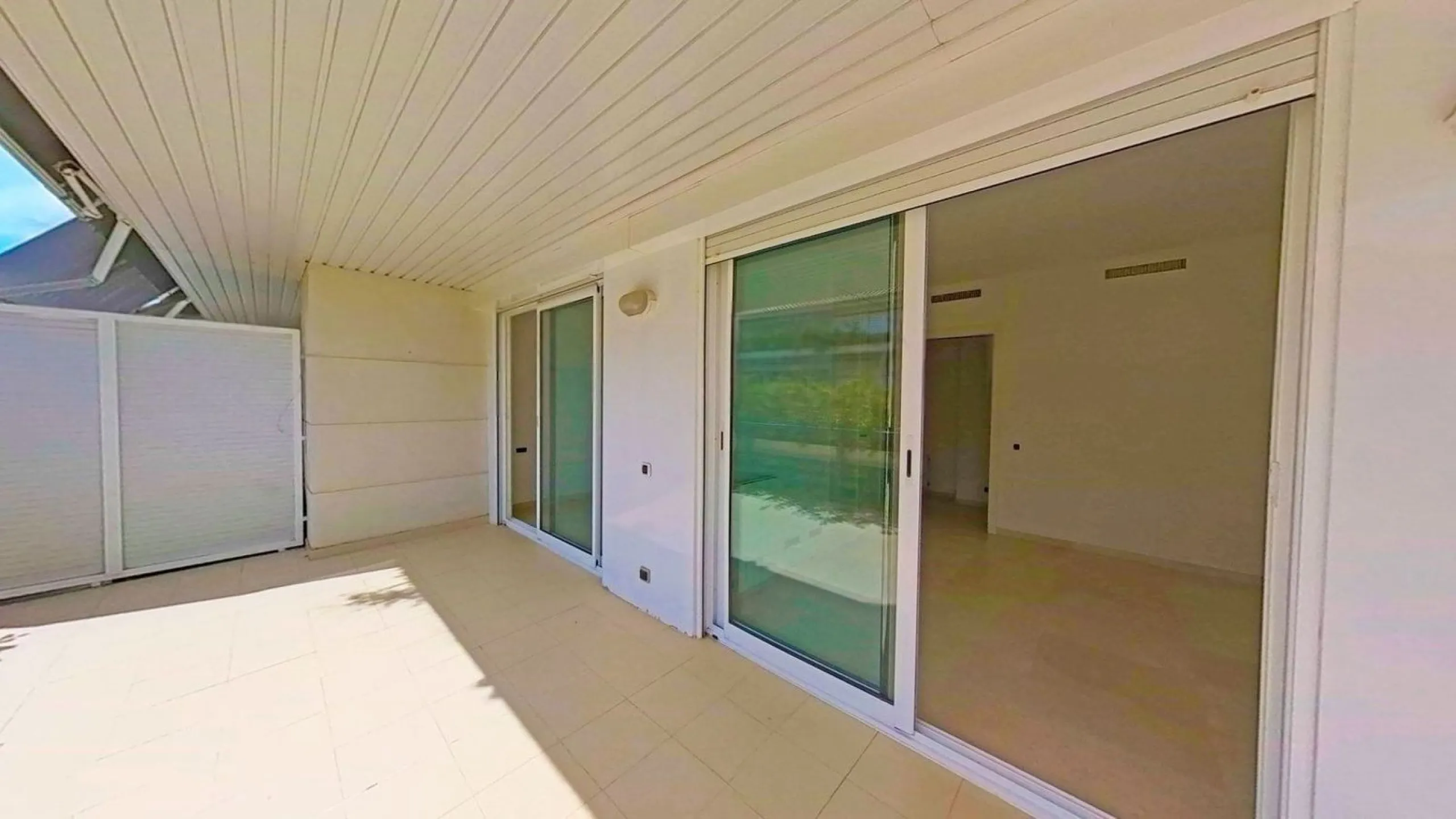 Apartamento elegante con terrazas en Terramar, Sitges