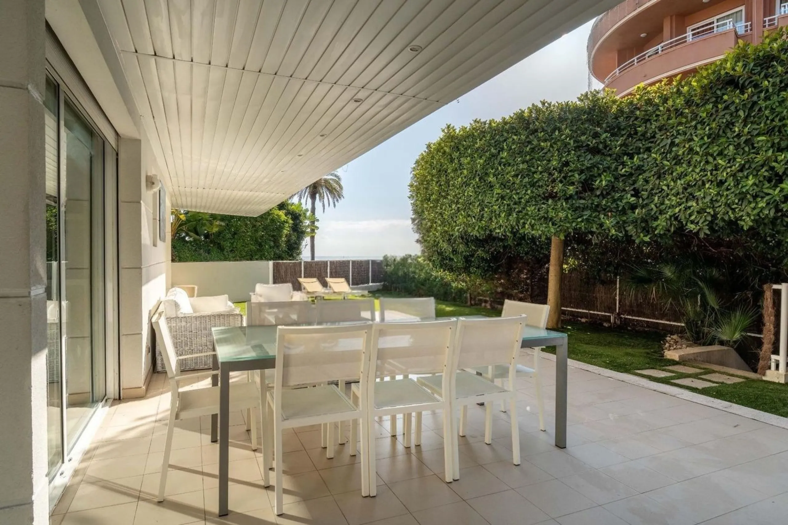 Exclusive seafront apartment in Terramar, Sitges