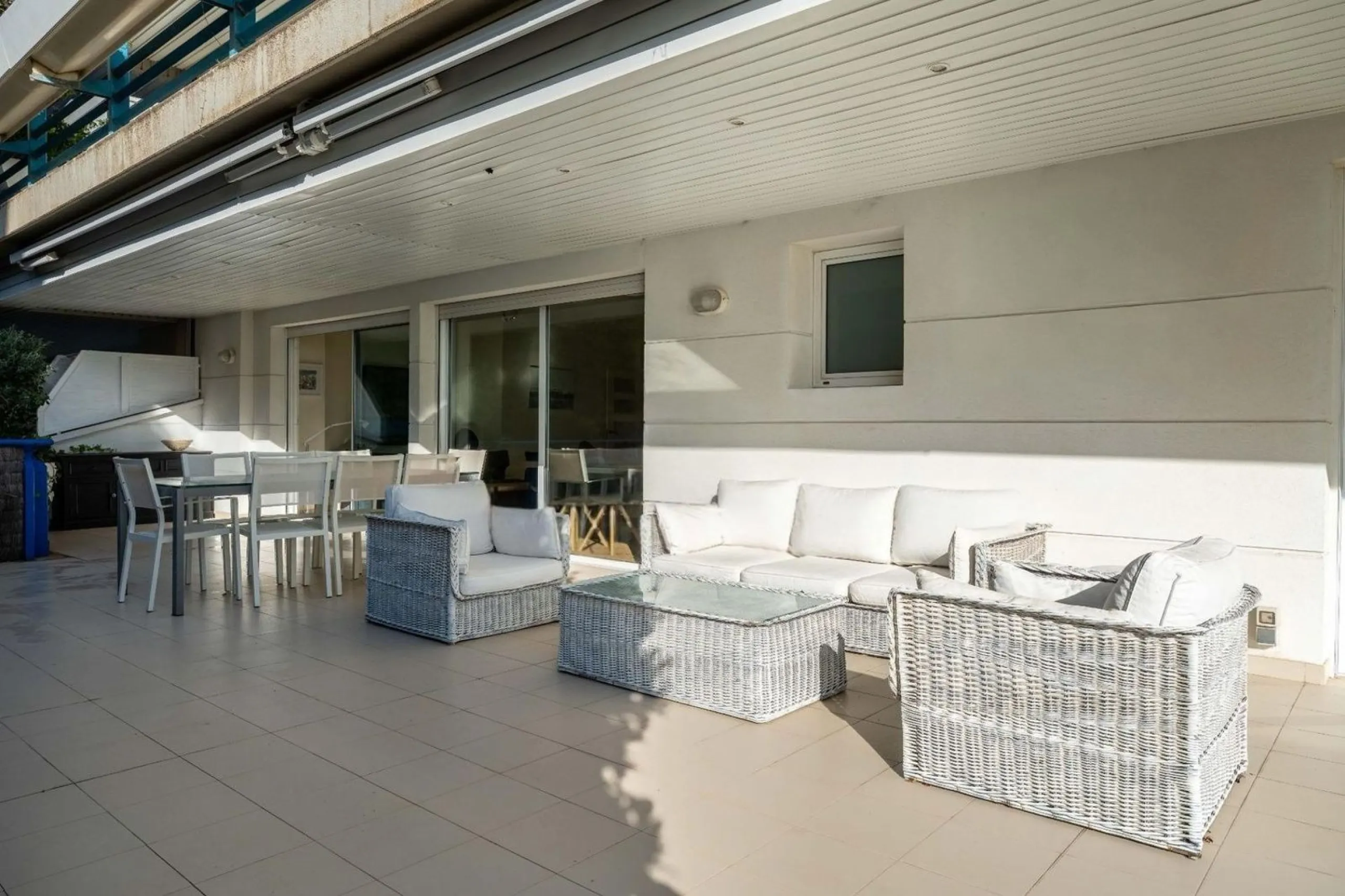 Exclusive seafront apartment in Terramar, Sitges