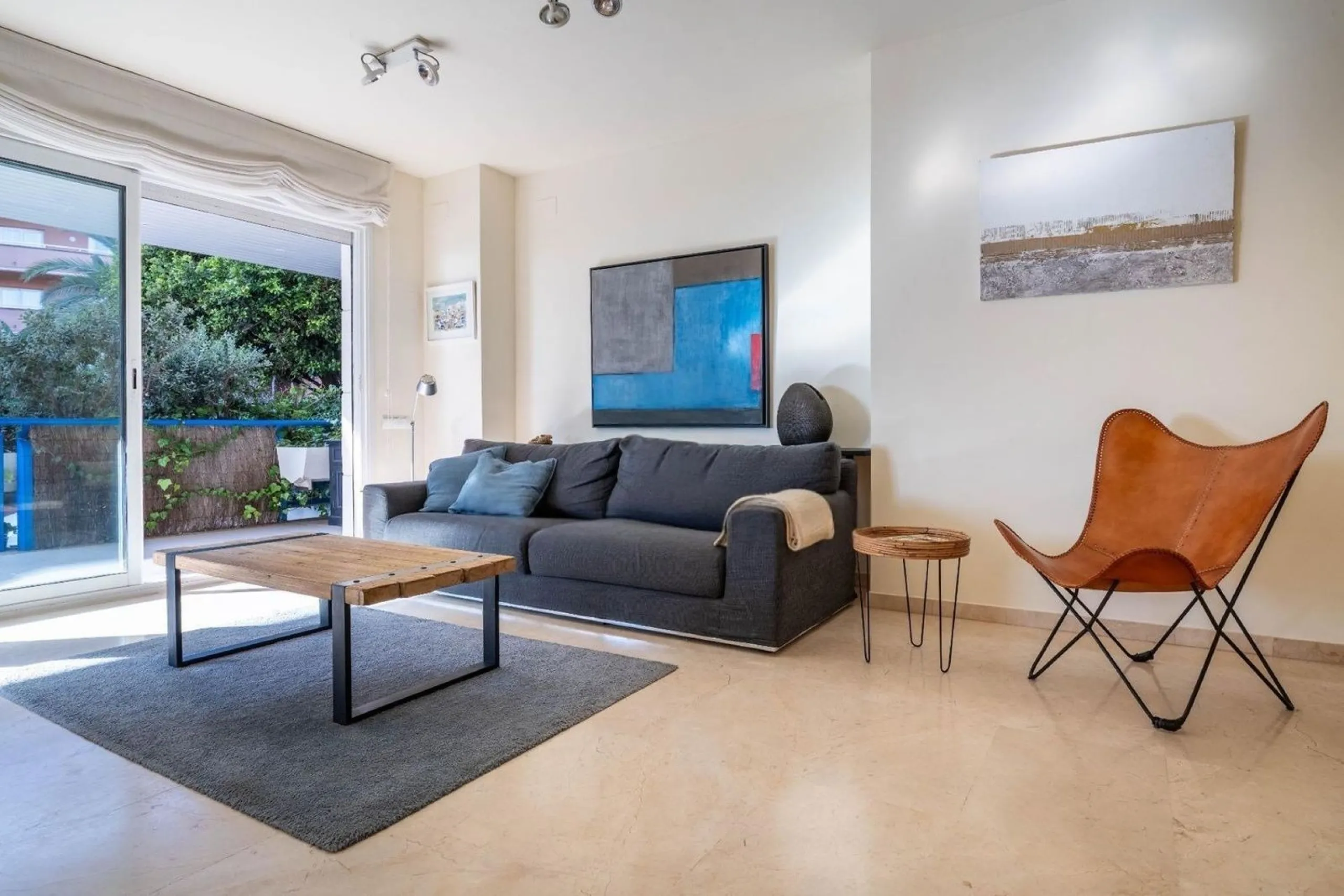 Exclusive seafront apartment in Terramar, Sitges
