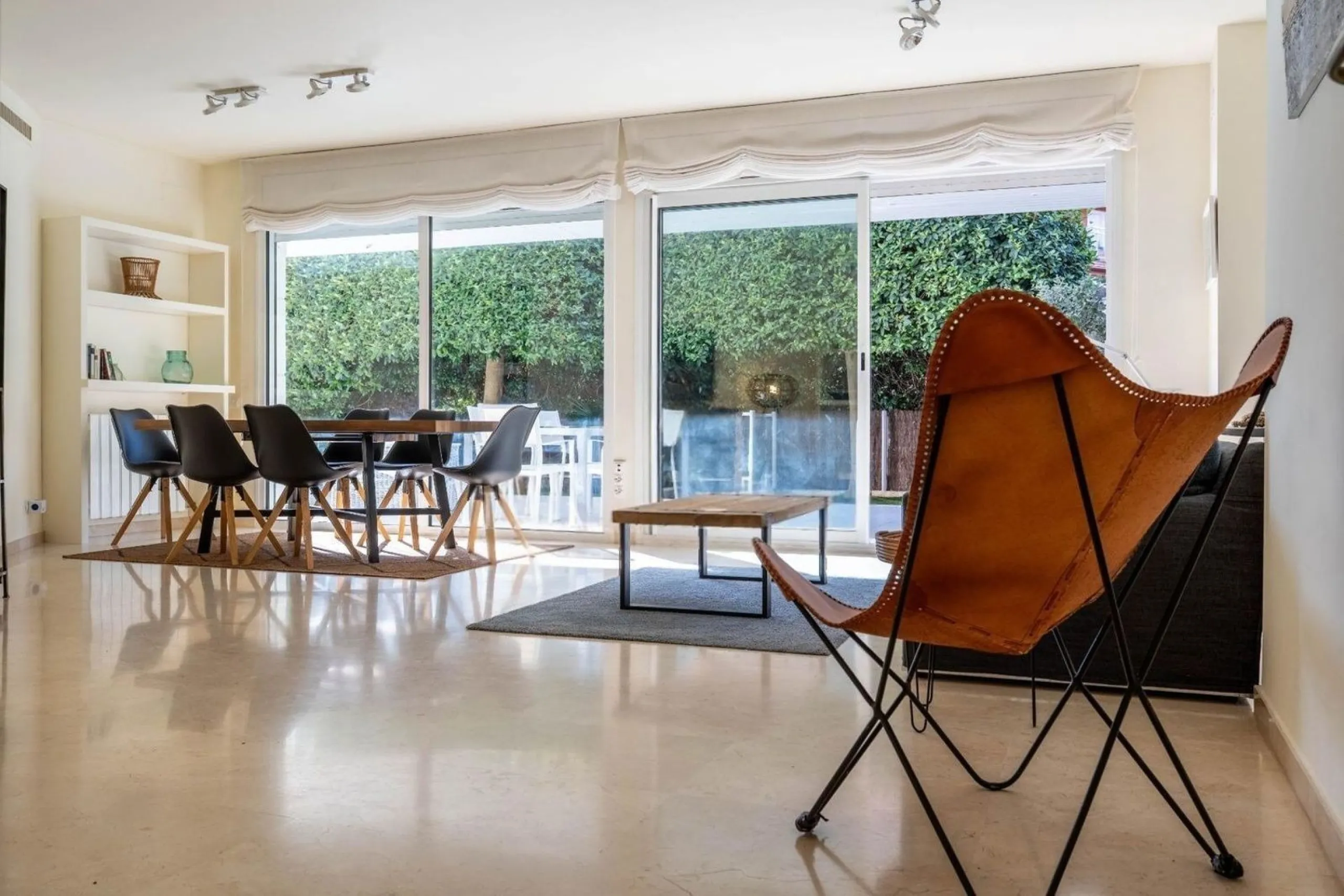 Exclusive seafront apartment in Terramar, Sitges