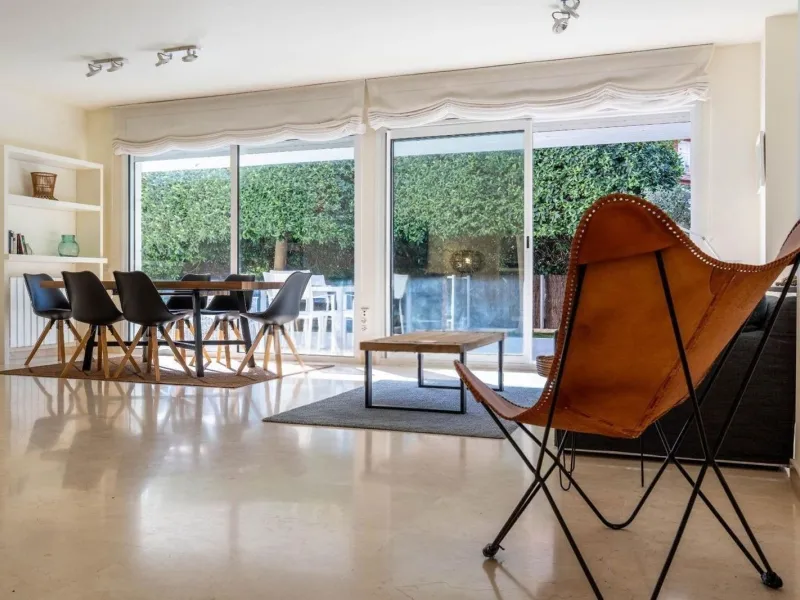 Exclusive seafront apartment in Terramar, Sitges