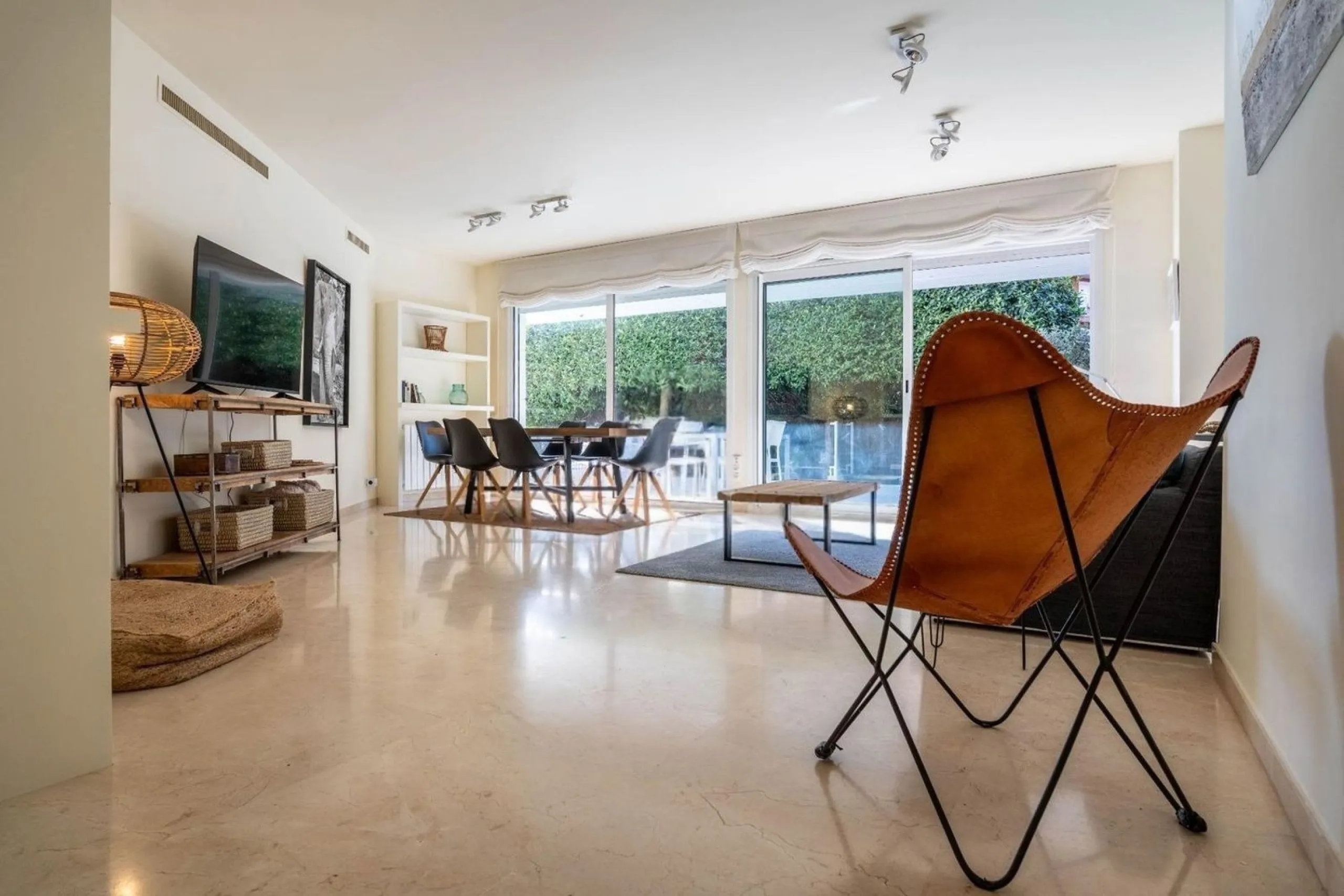 Exclusive seafront apartment in Terramar, Sitges