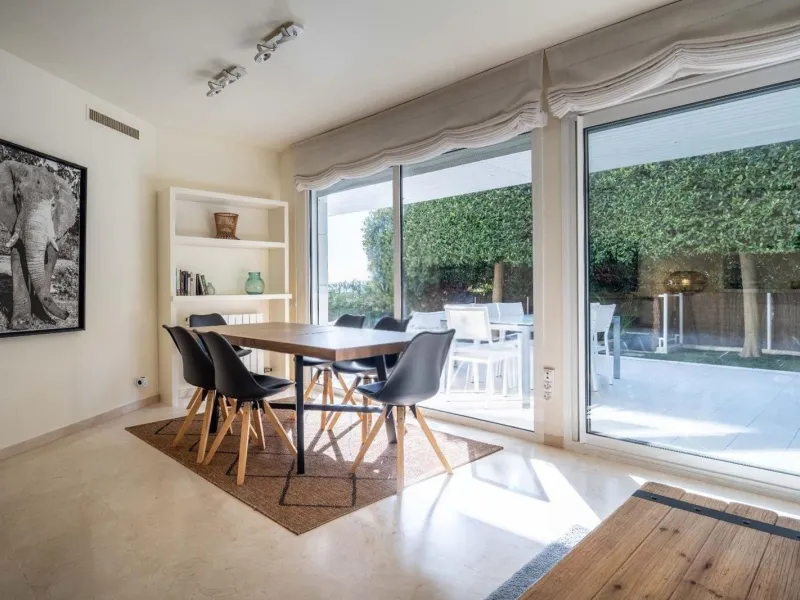 Exclusive seafront apartment in Terramar, Sitges