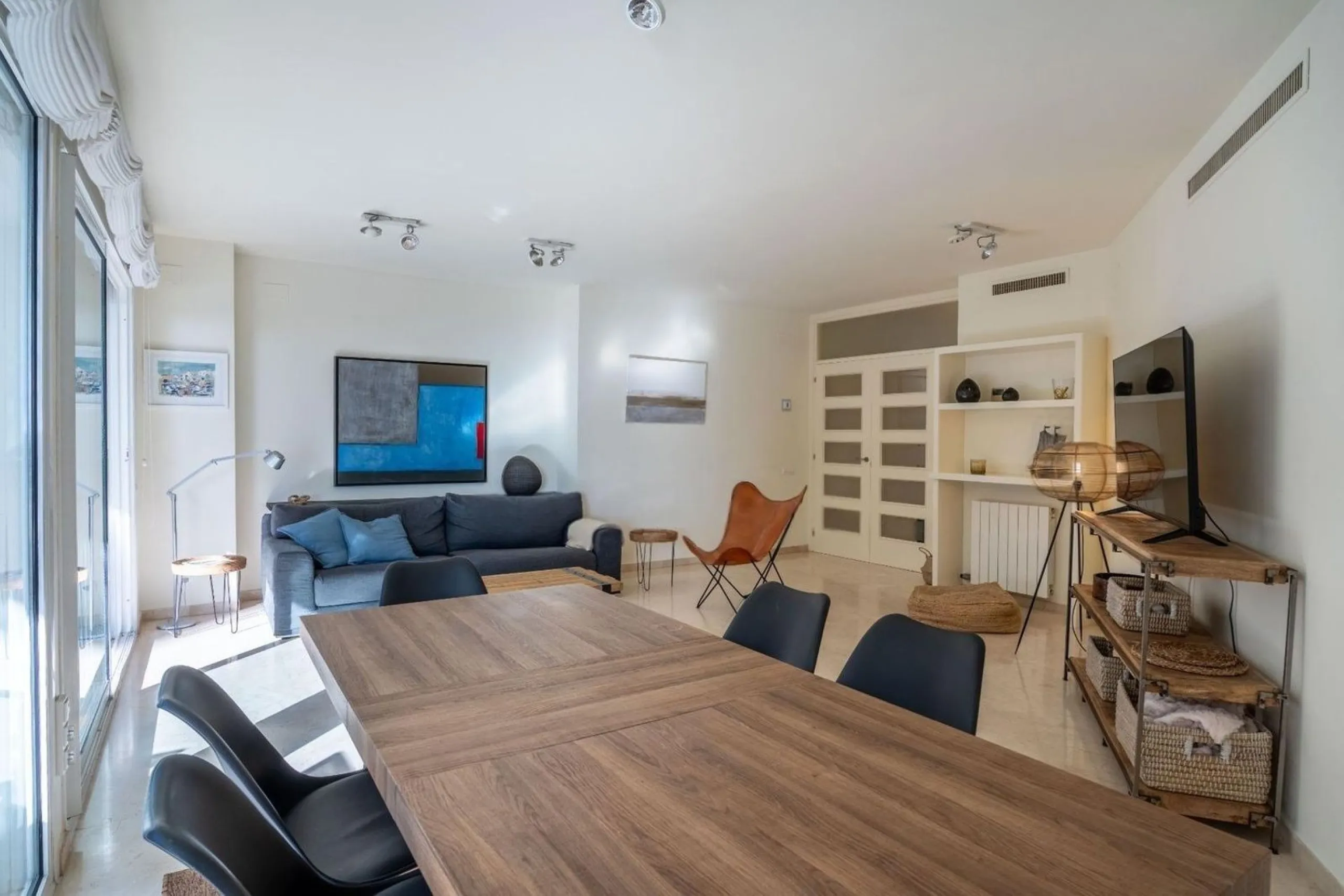 Exclusive seafront apartment in Terramar, Sitges