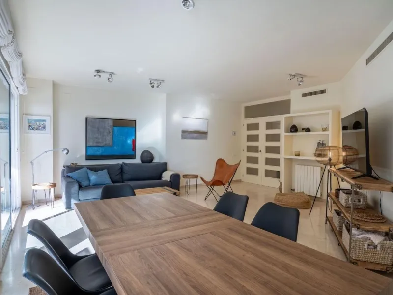 Exclusive seafront apartment in Terramar, Sitges