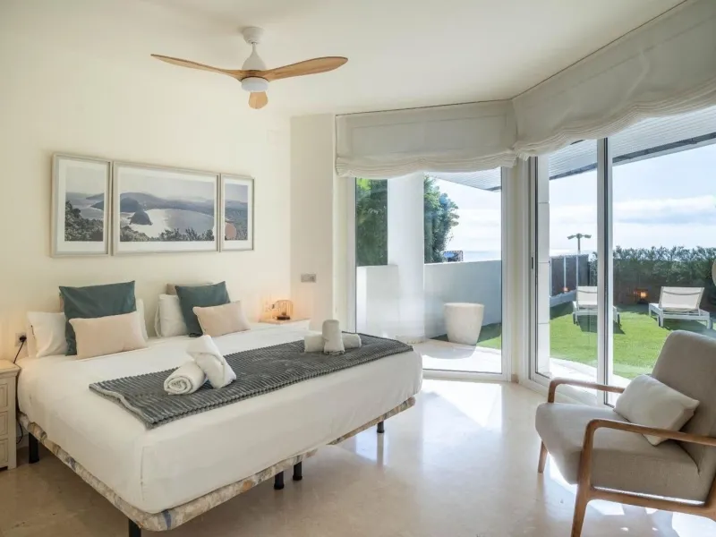 Exclusive seafront apartment in Terramar, Sitges