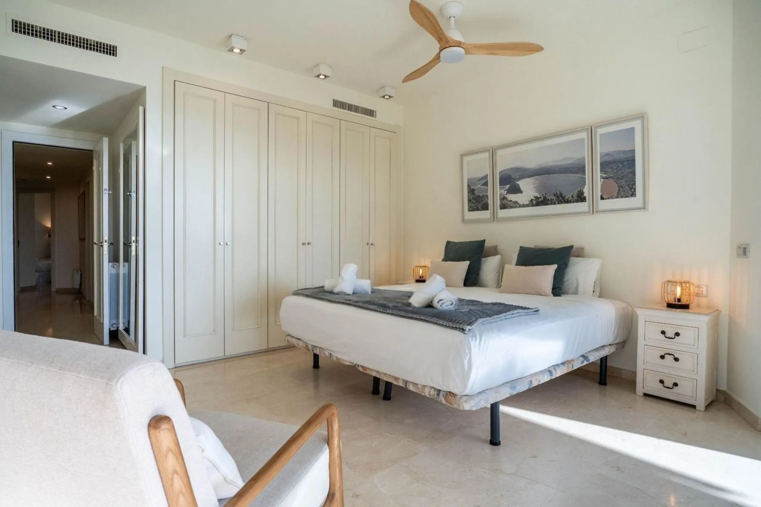 Exclusive seafront apartment in Terramar, Sitges