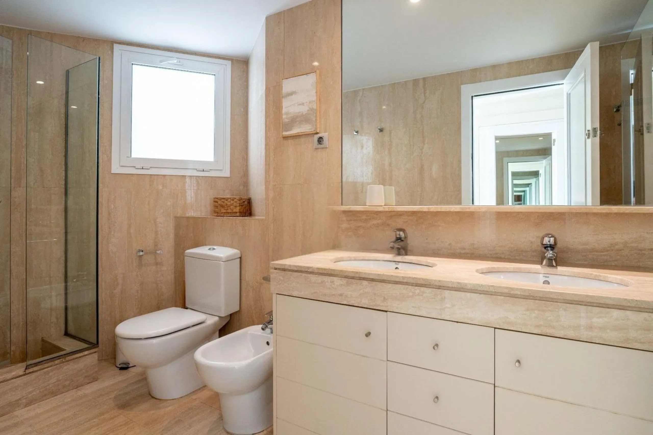 Exclusive seafront apartment in Terramar, Sitges