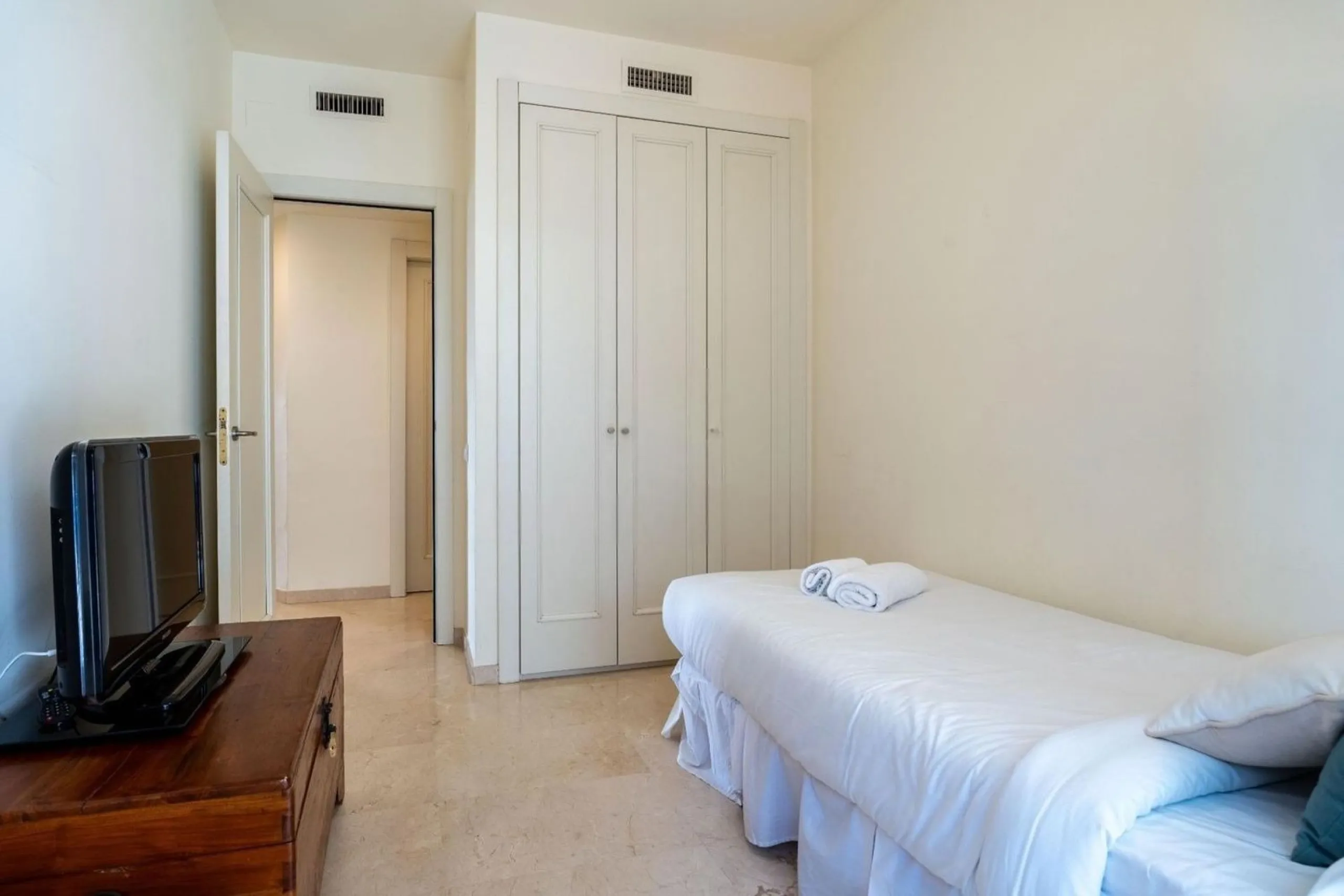 Exclusive seafront apartment in Terramar, Sitges