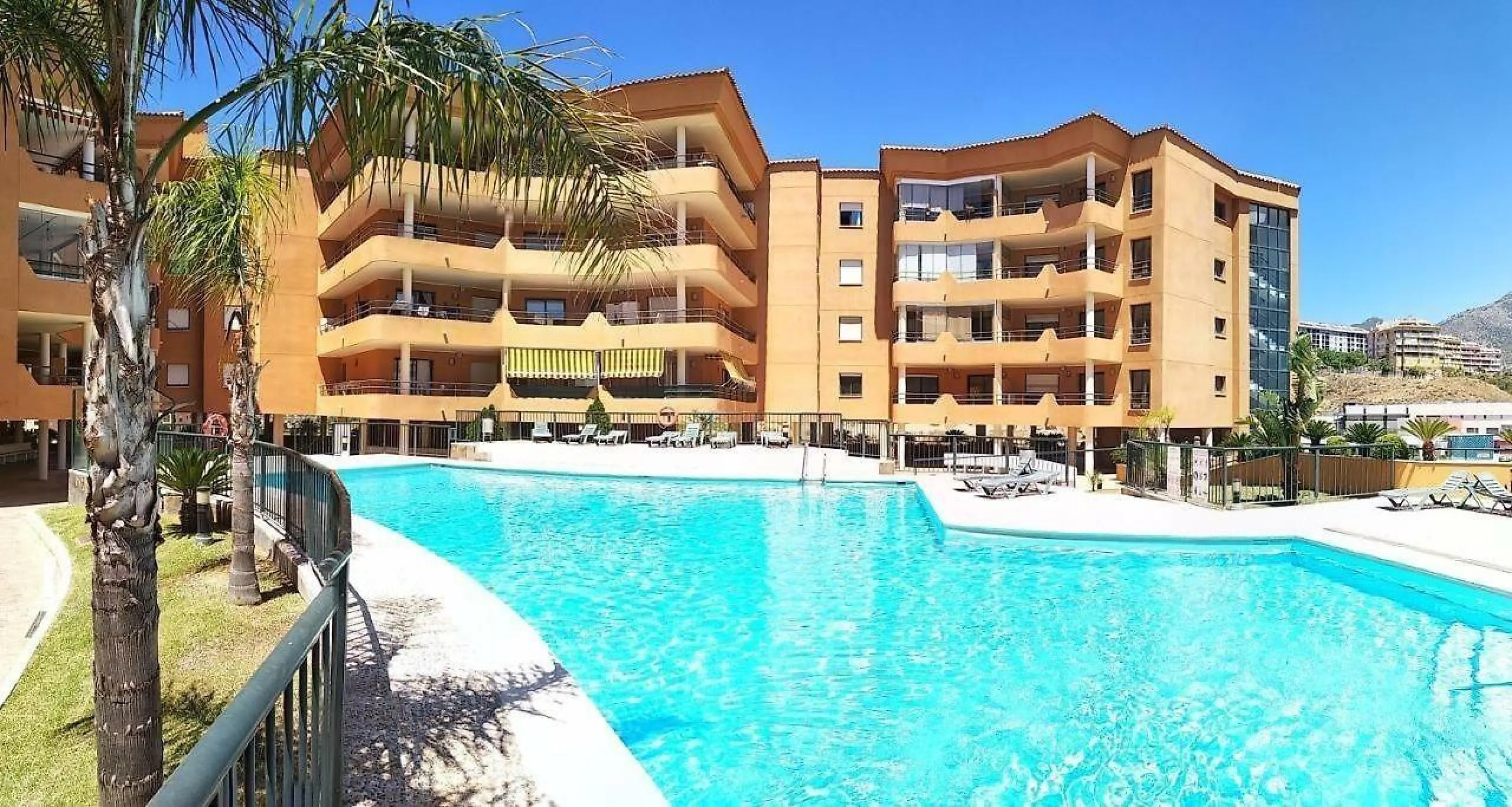 New Build Apartments in Fuengirola – Modern Living in Los Pacos, Just 2 km from the Beach& & Welcome to a new residential development of 15 high-quality homes located in the sought-after Los Pacos neighborhood of Fuengirola, on the Costa del Sol. De