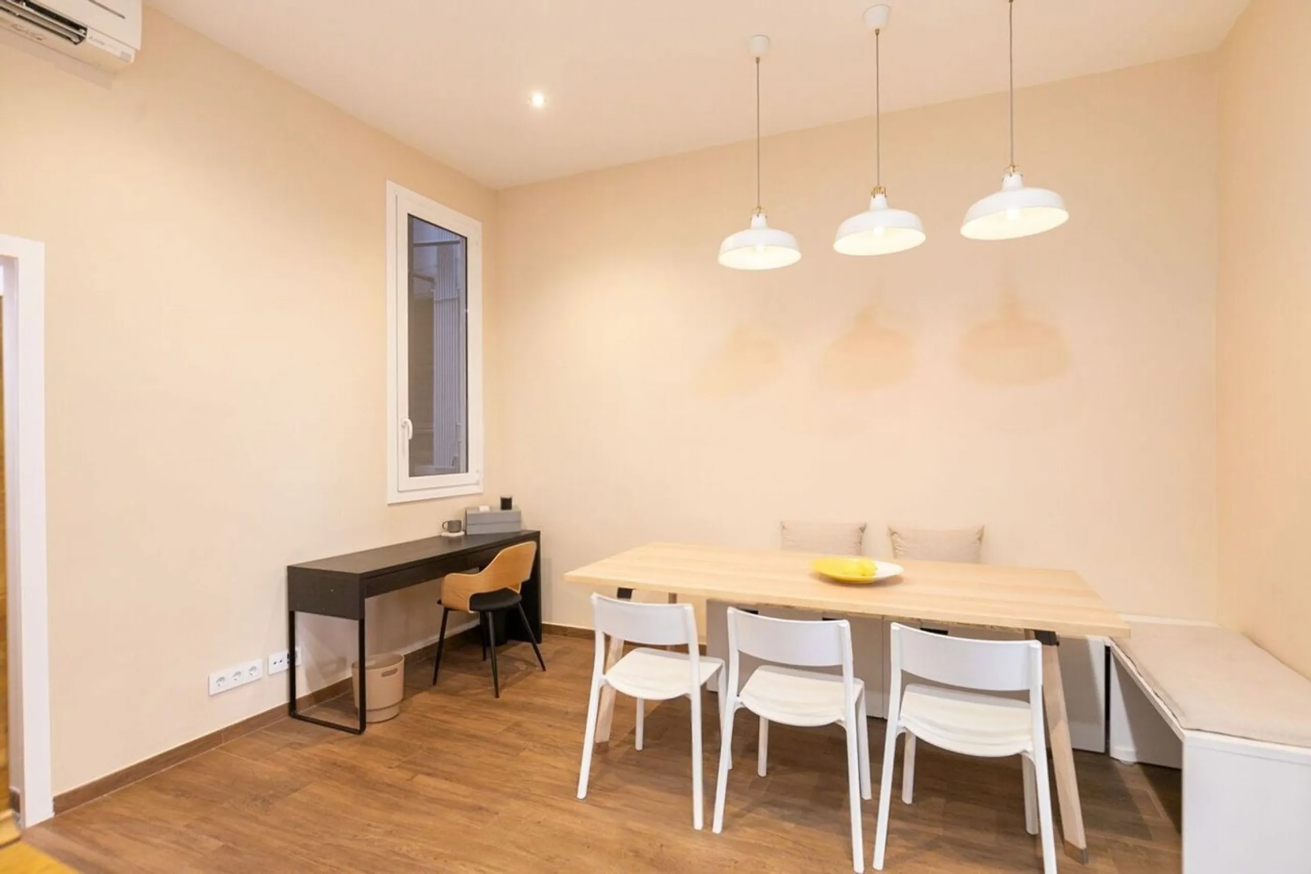 Apartment on Consell de Cent, next to Sagrada Familia, Barcelona