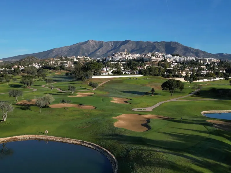 New Sea View Apartments in Mijas, Málaga – Modern Living on the Costa del Sol& & Discover this exclusive new development of 54 modern apartments with 2 and 3 bedrooms, perfectly located between La Cala de Mijas and Fuengirola. Designed to maximise n