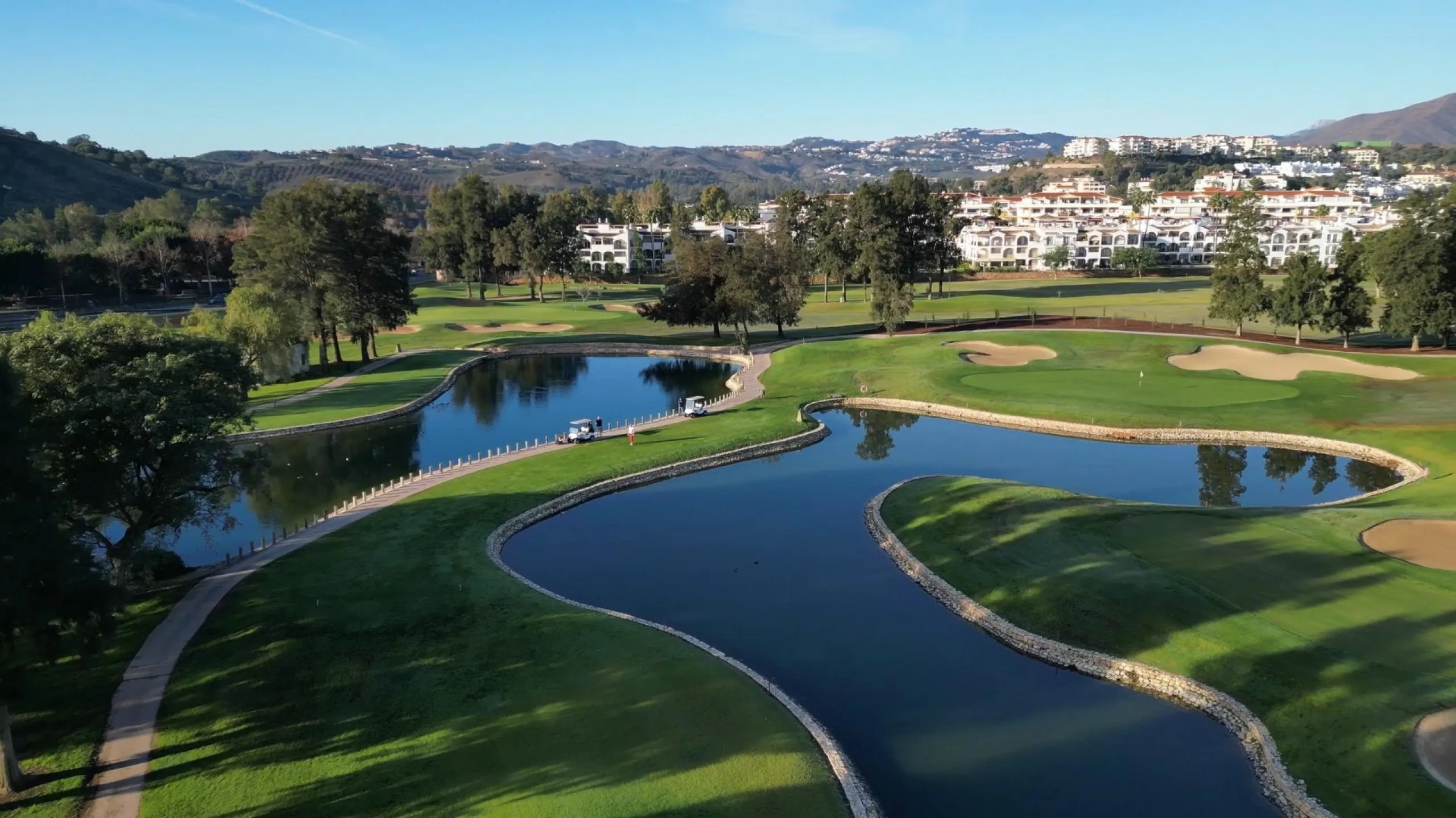 New Sea View Apartments in Mijas, Málaga – Modern Living on the Costa del Sol& & Discover this exclusive new development of 54 modern apartments with 2 and 3 bedrooms, perfectly located between La Cala de Mijas and Fuengirola. Designed to maximise n