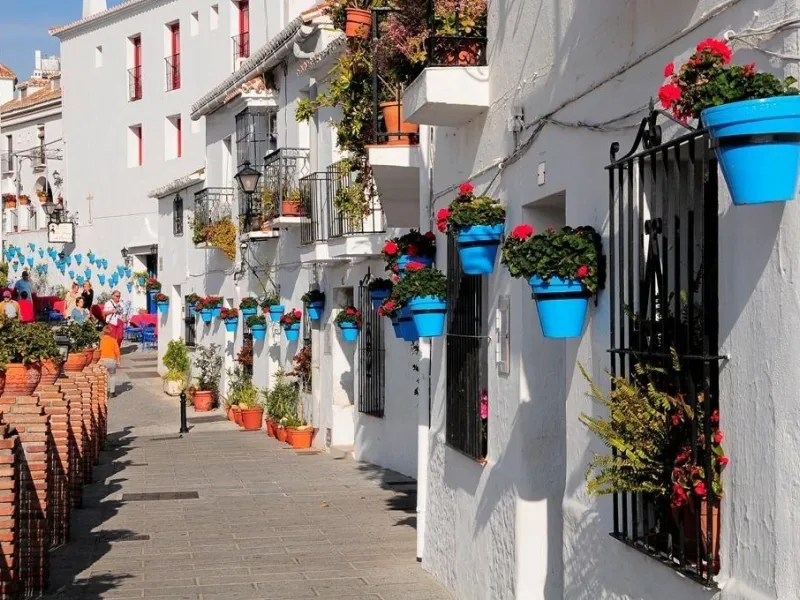 New Sea View Apartments in Mijas, Málaga – Modern Living on the Costa del Sol& & Discover this exclusive new development of 54 modern apartments with 2 and 3 bedrooms, perfectly located between La Cala de Mijas and Fuengirola. Designed to maximise n