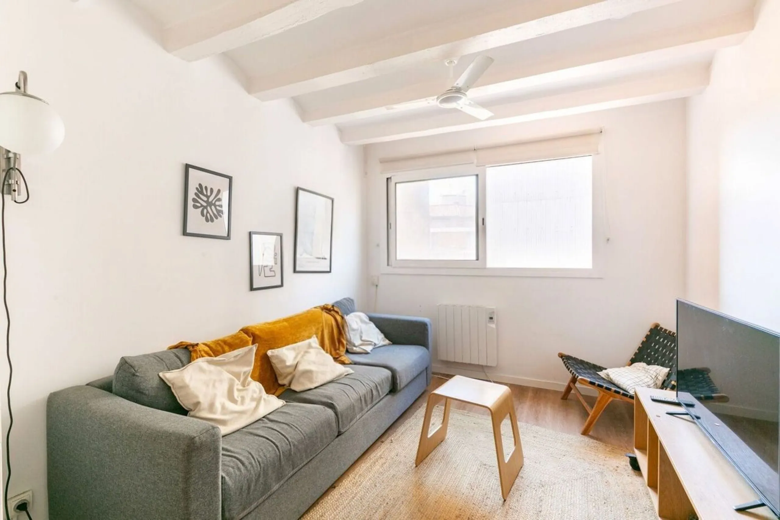 Fully equipped renovated apartment on Calle Pedreres, Poble Sec, Barcelona