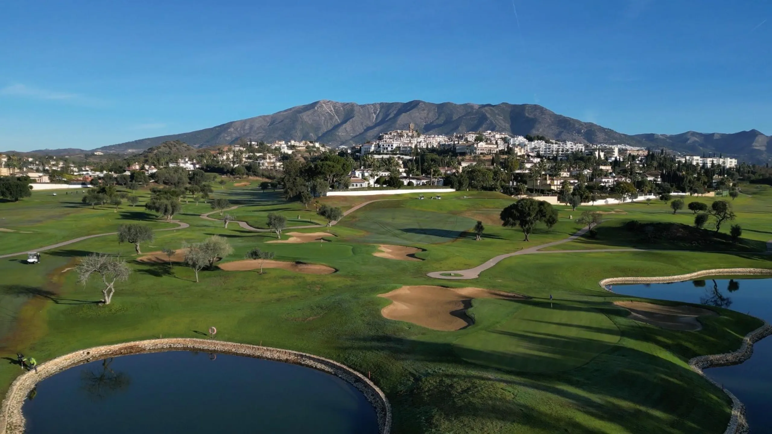 New Sea View Apartments in Mijas, Málaga – Modern Living on the Costa del Sol& & Discover this exclusive new development of 54 modern apartments with 2 and 3 bedrooms, perfectly located between La Cala de Mijas and Fuengirola. Designed to maximise n