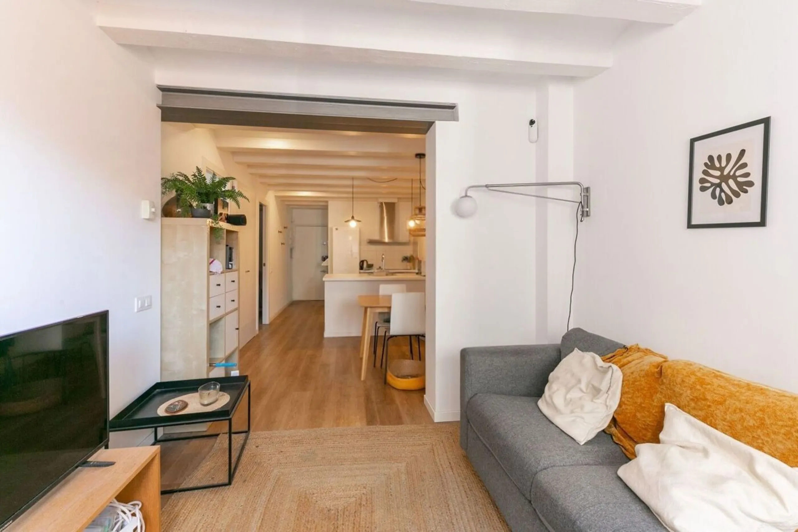 Fully equipped renovated apartment on Calle Pedreres, Poble Sec, Barcelona