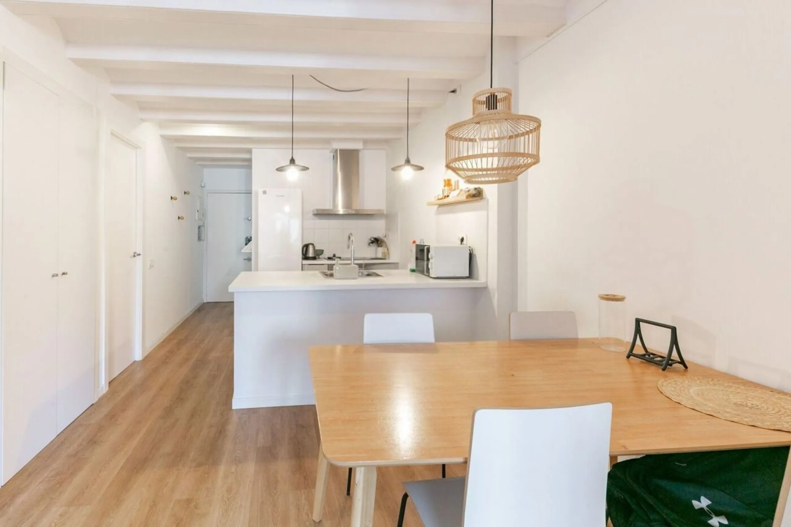 Fully equipped renovated apartment on Calle Pedreres, Poble Sec, Barcelona