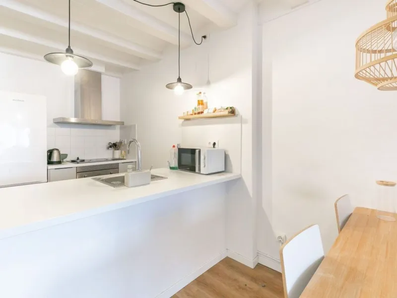 Fully equipped renovated apartment on Calle Pedreres, Poble Sec, Barcelona